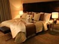 A bedroom at the Holiday Inn, Winchester